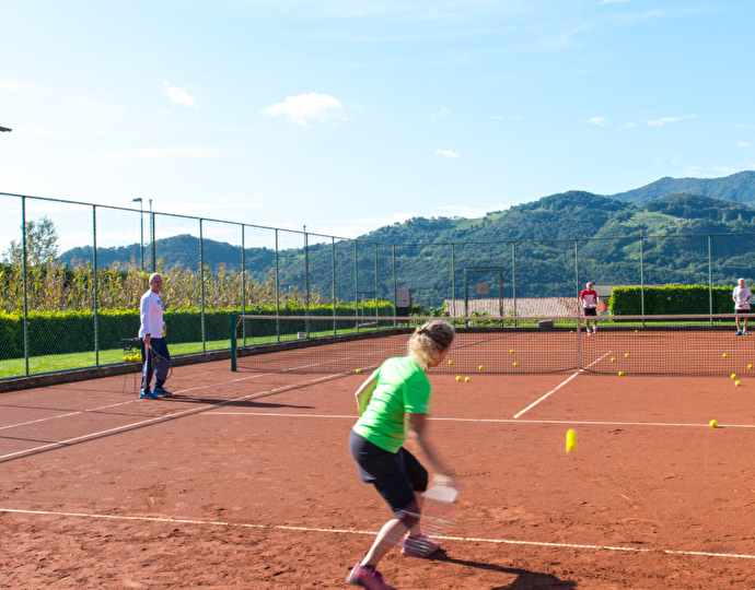 Tennisplatz mit Traumaussicht